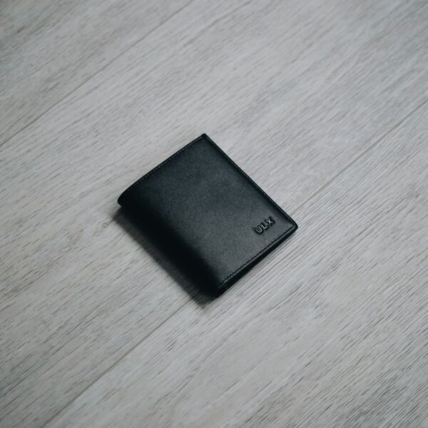 Classic Bifold Wallet in black leather